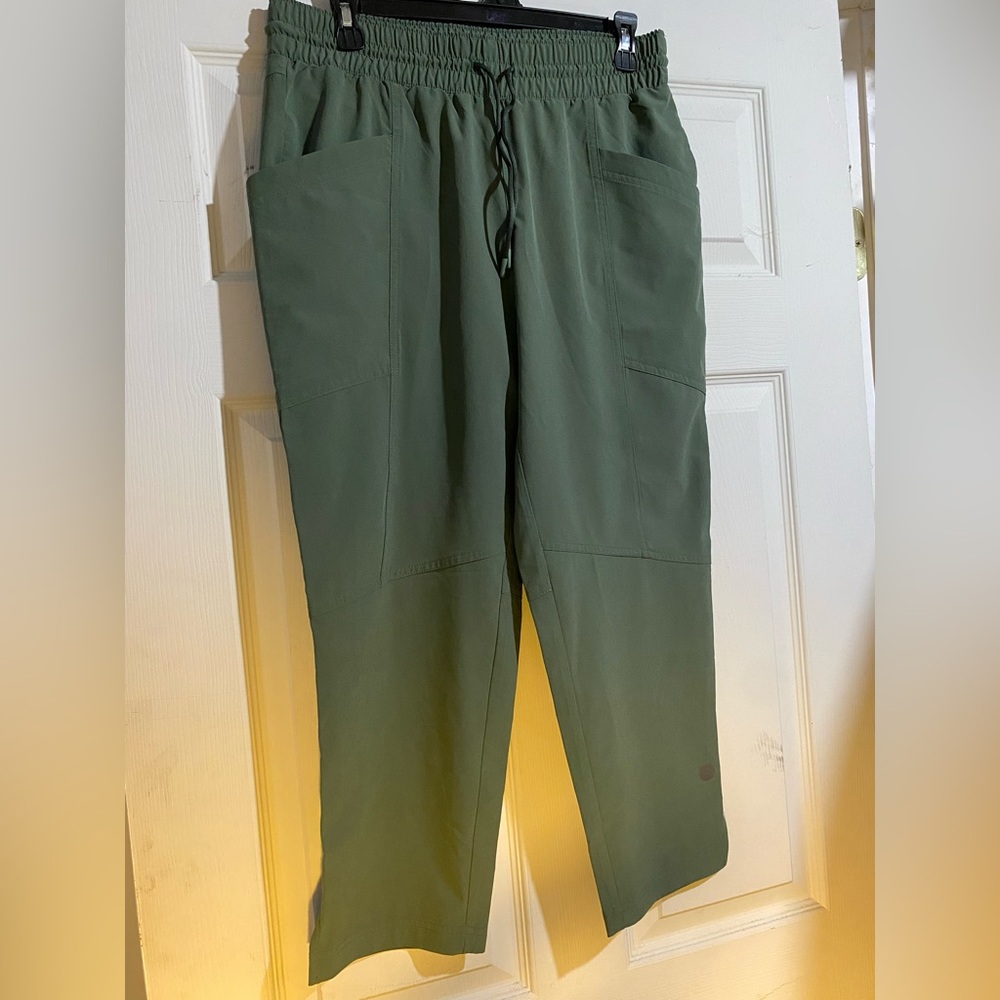 L.L. Bean VentureStretch Woven Ankle Pants- Women’s M